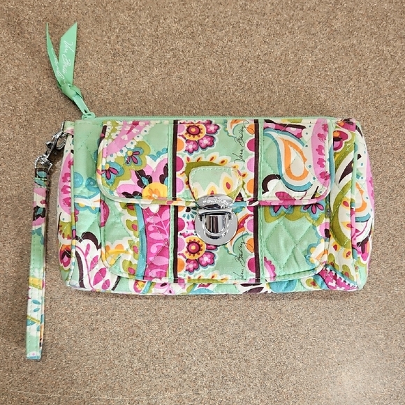 Vera Bradley Floral Quilted Wristlet Clutch! - Picture 1 of 13